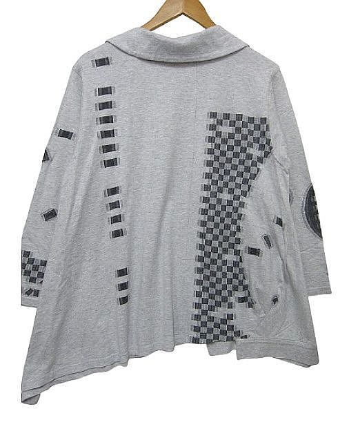 少し厚手生地の 長袖カットソー