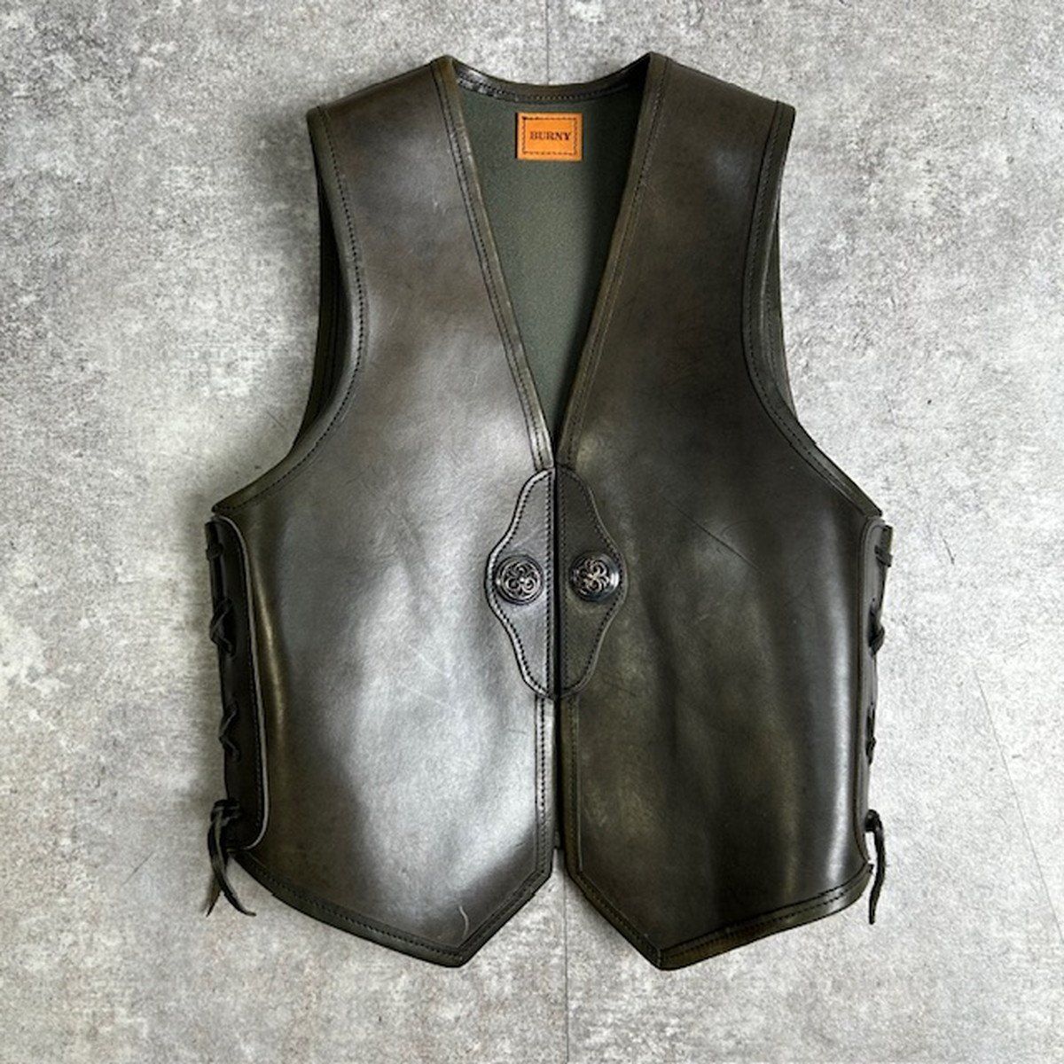 美品 BURNY レザーベスト バイカーベスト HARLEY-DAVIDSON 美品 BURNY レザーベスト バイカーベスト HARLEY-DAVIDSON - バイク