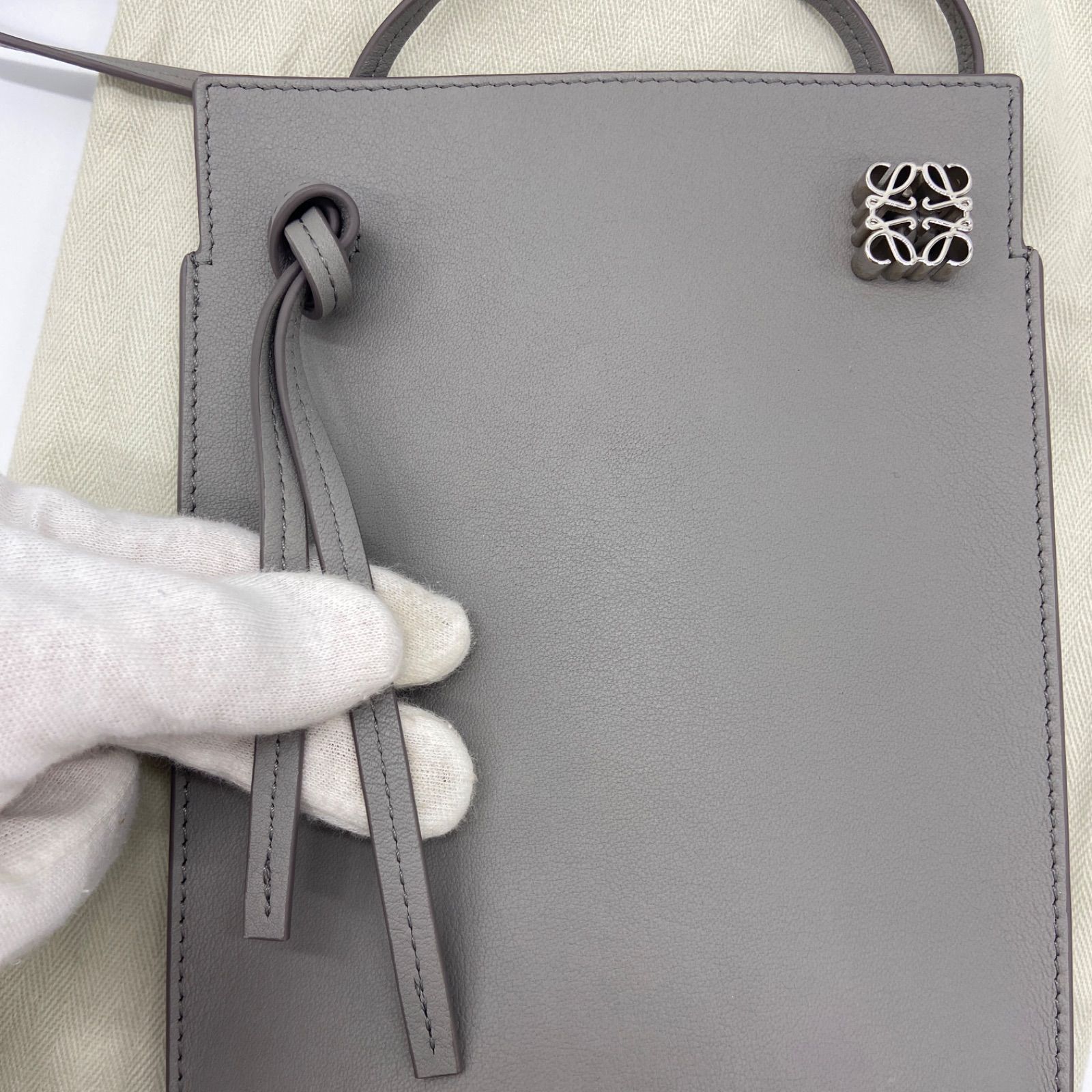 美品】 LOEWE ロエベ グレー スマホショルダーバッグ ダイス