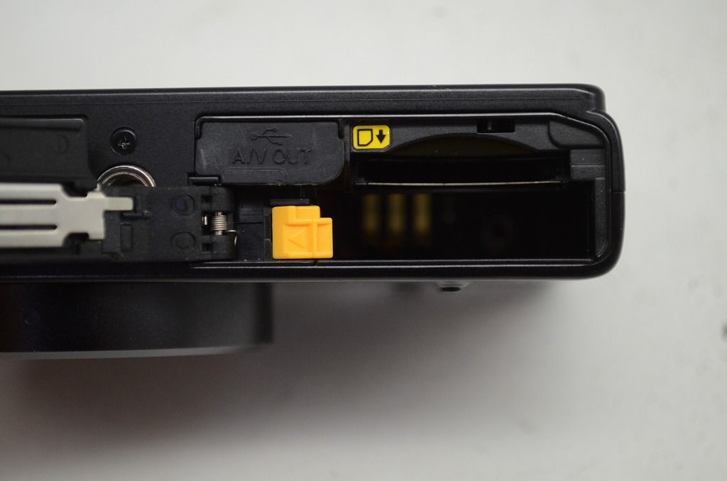 コンパクトデジタルカメラ 251021