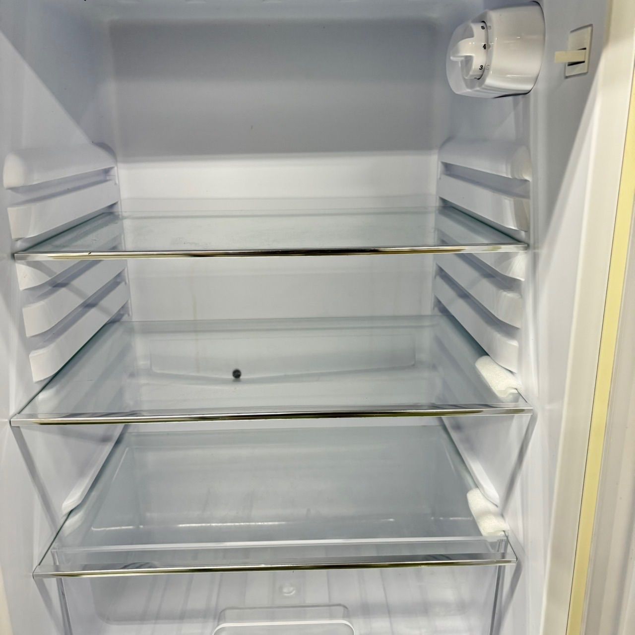 662 送料設置無料 最新 2024年製 レトロデザイン 冷蔵庫 130L