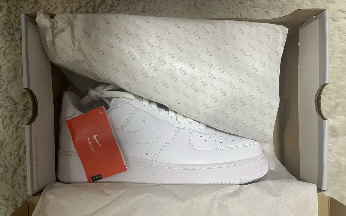 新品 270 NIKE(ナイキ) エアフォース 白