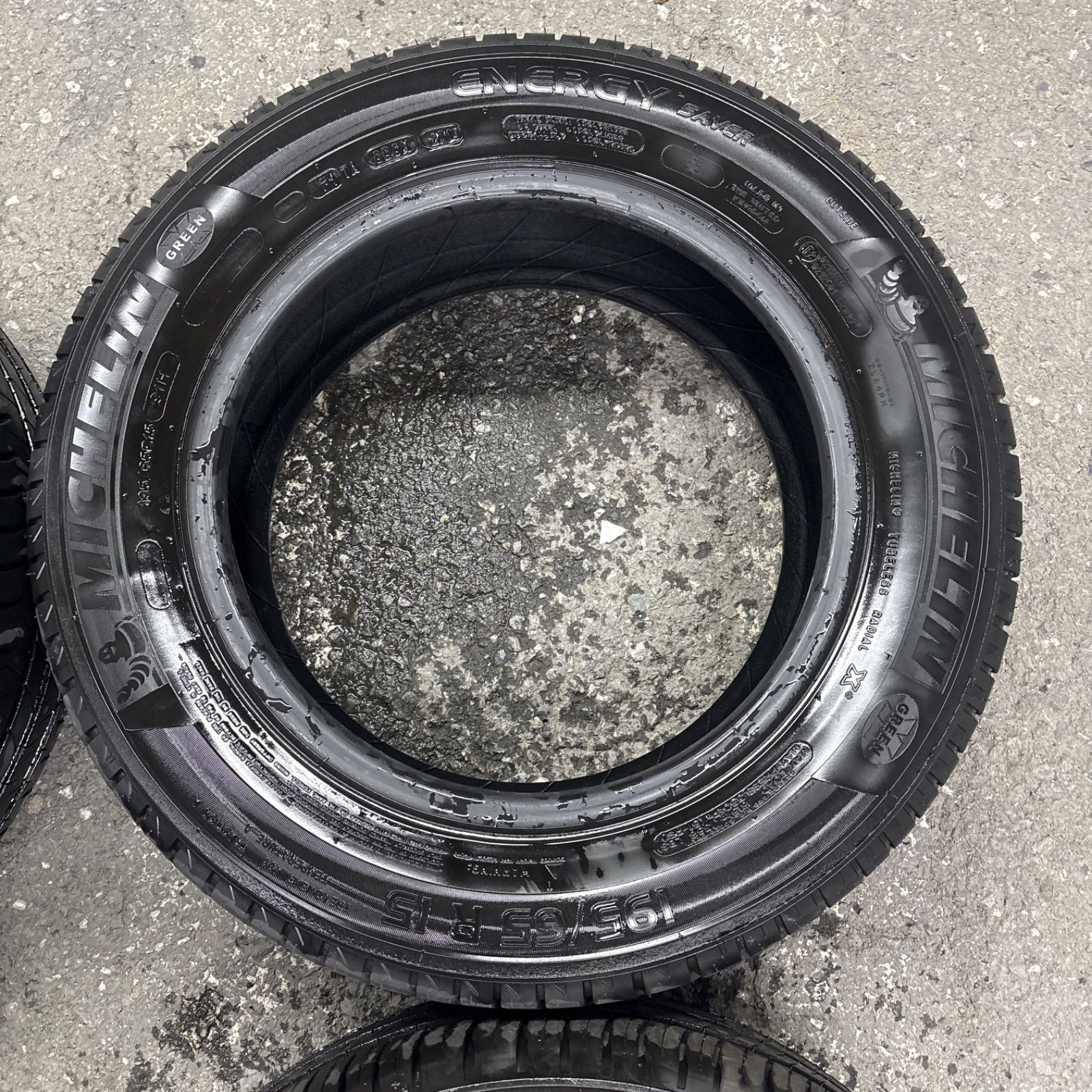 195/65R15ミシェランノーマルタイヤフォルクスワーゲンロゴ付き2本 195/65R15ミシェランノーマルタイヤフォルクスワーゲンロゴ付き2