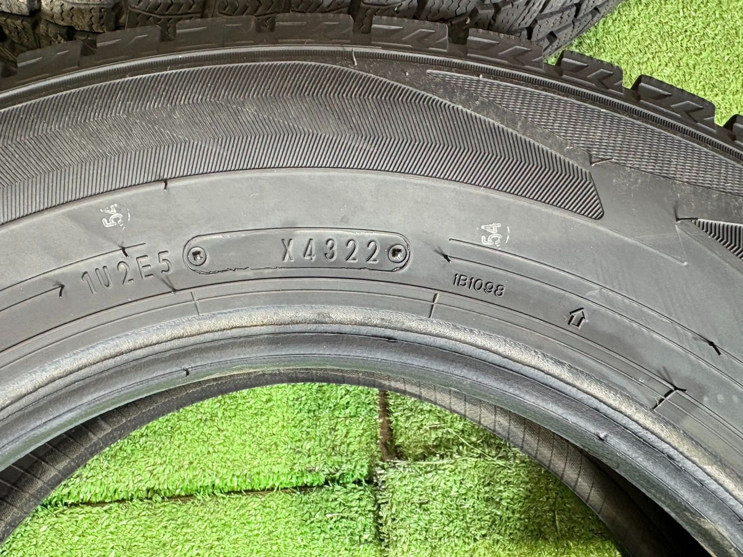 スタッドレスタイヤ