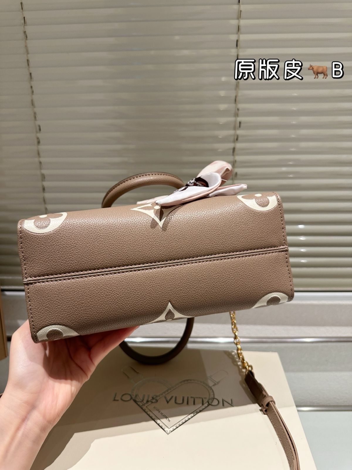 今日特価】Louis Vuitton Onthego 25cm Embossed Jungle Tote