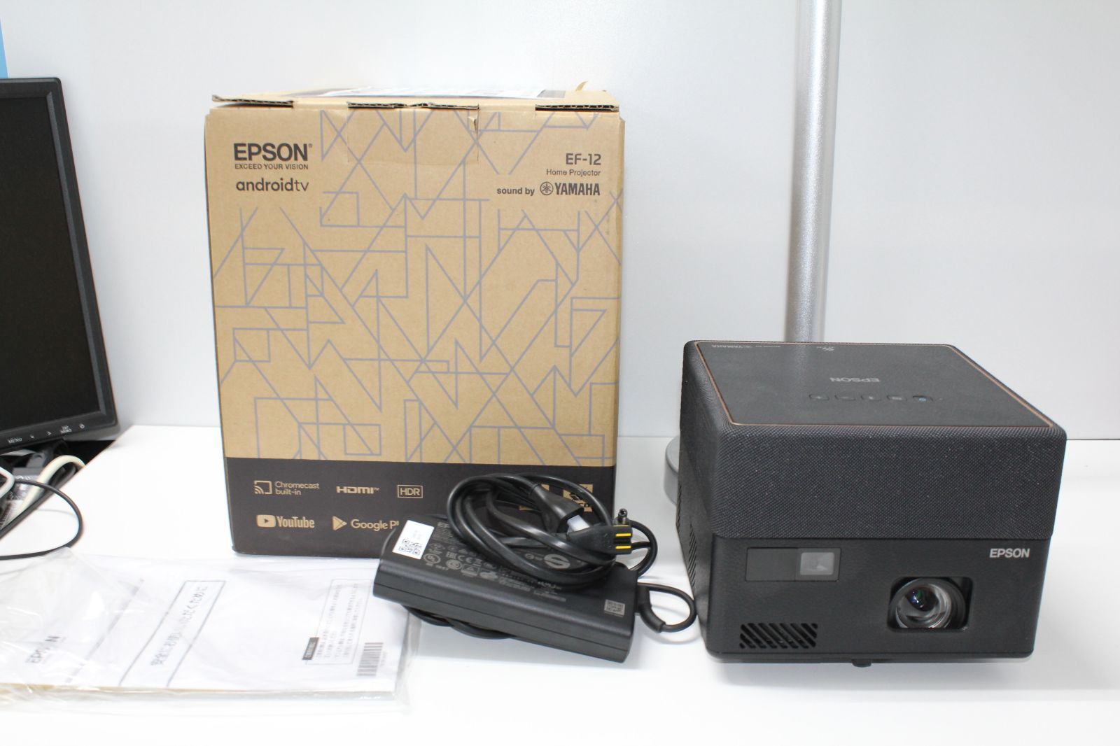 EPSON EF-12 ホームプロジェクター スタンド付き ⑤