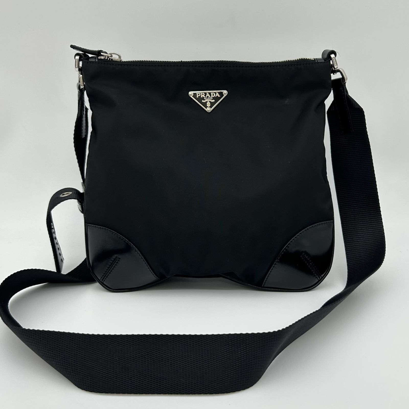 PRADA プラダ ナイロン 三角プレート 斜め掛け ショルダーバッグ ブラック 黒