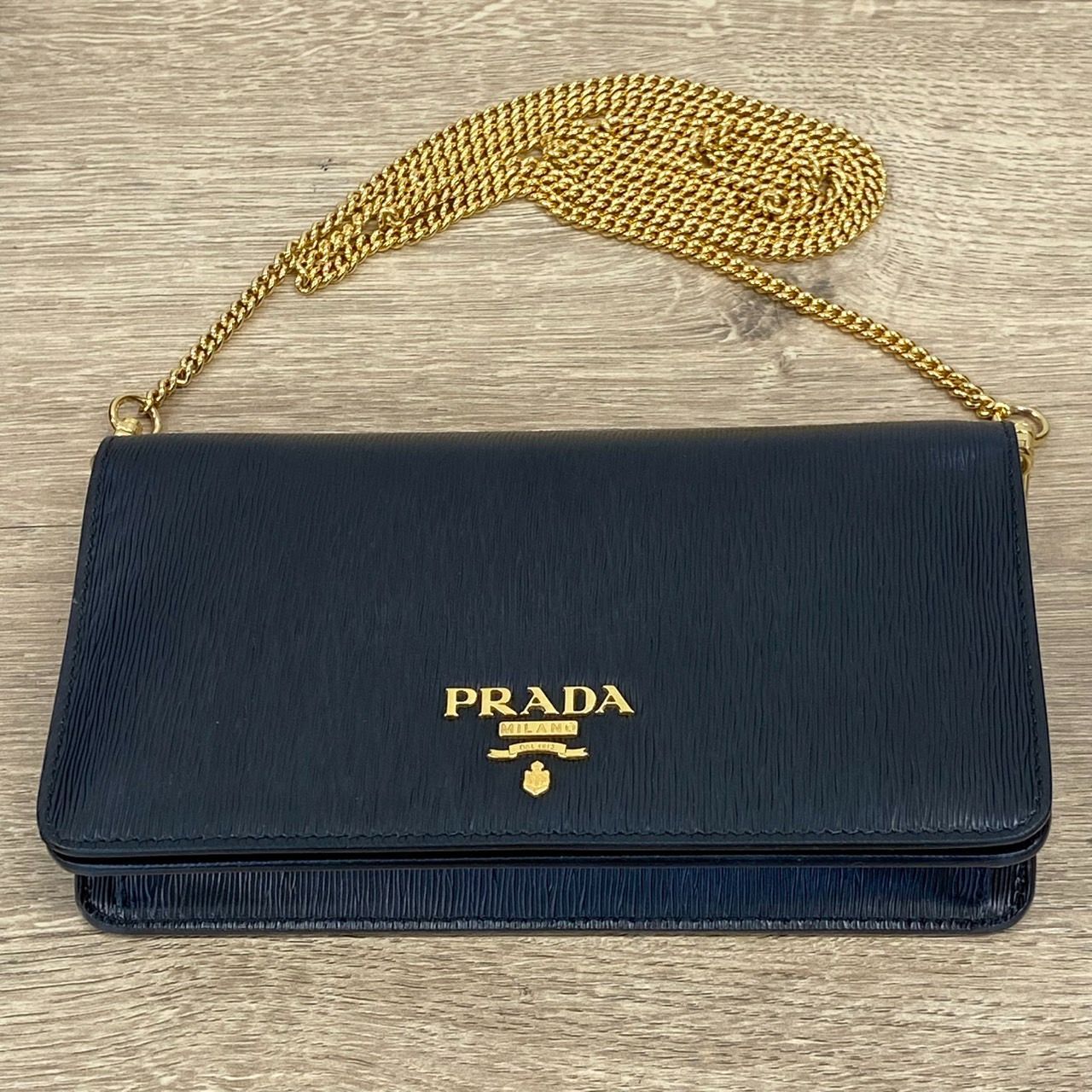 PRADA 長財布　チェーン付き　ブラック PRADA プラダ サフィアーノ チェーンウォレット 長財布 レザー