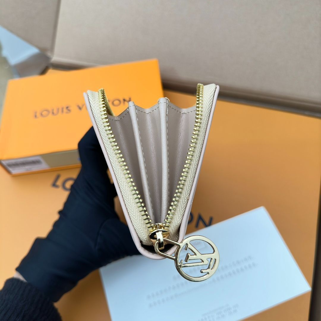 Louis Vuitton カフリンクス メタル製 2025年最新】LOUIS VUITTON メンズ カフリンクスの人気アイテム