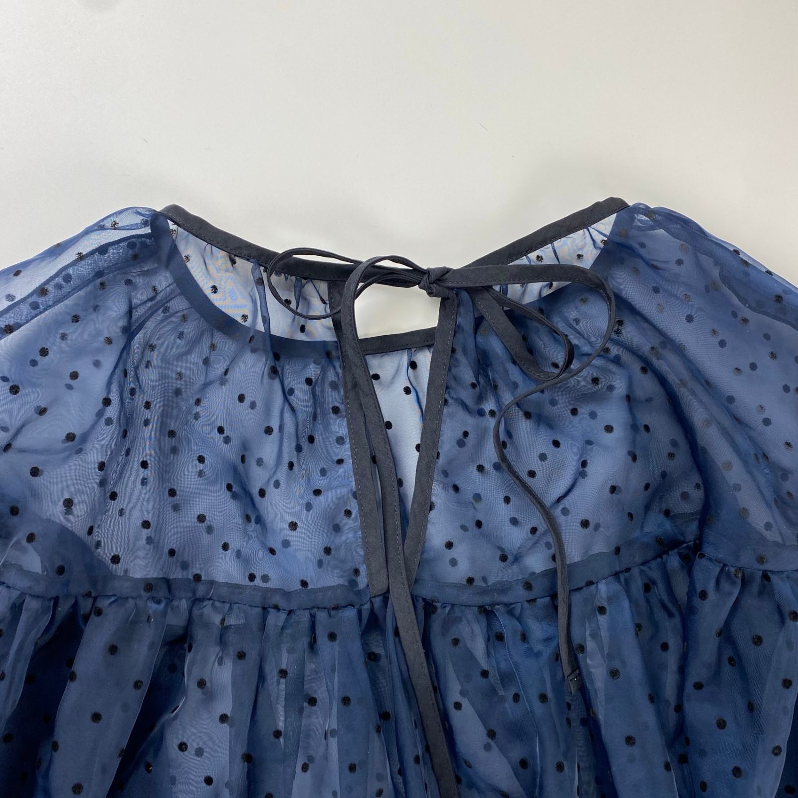 フラットカラーシアーブラウス | all item| yori
