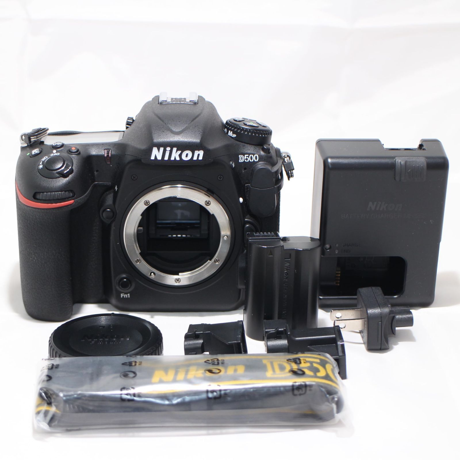 198☆美品☆シャッター回数2966回！Nikon デジタル一眼レフ