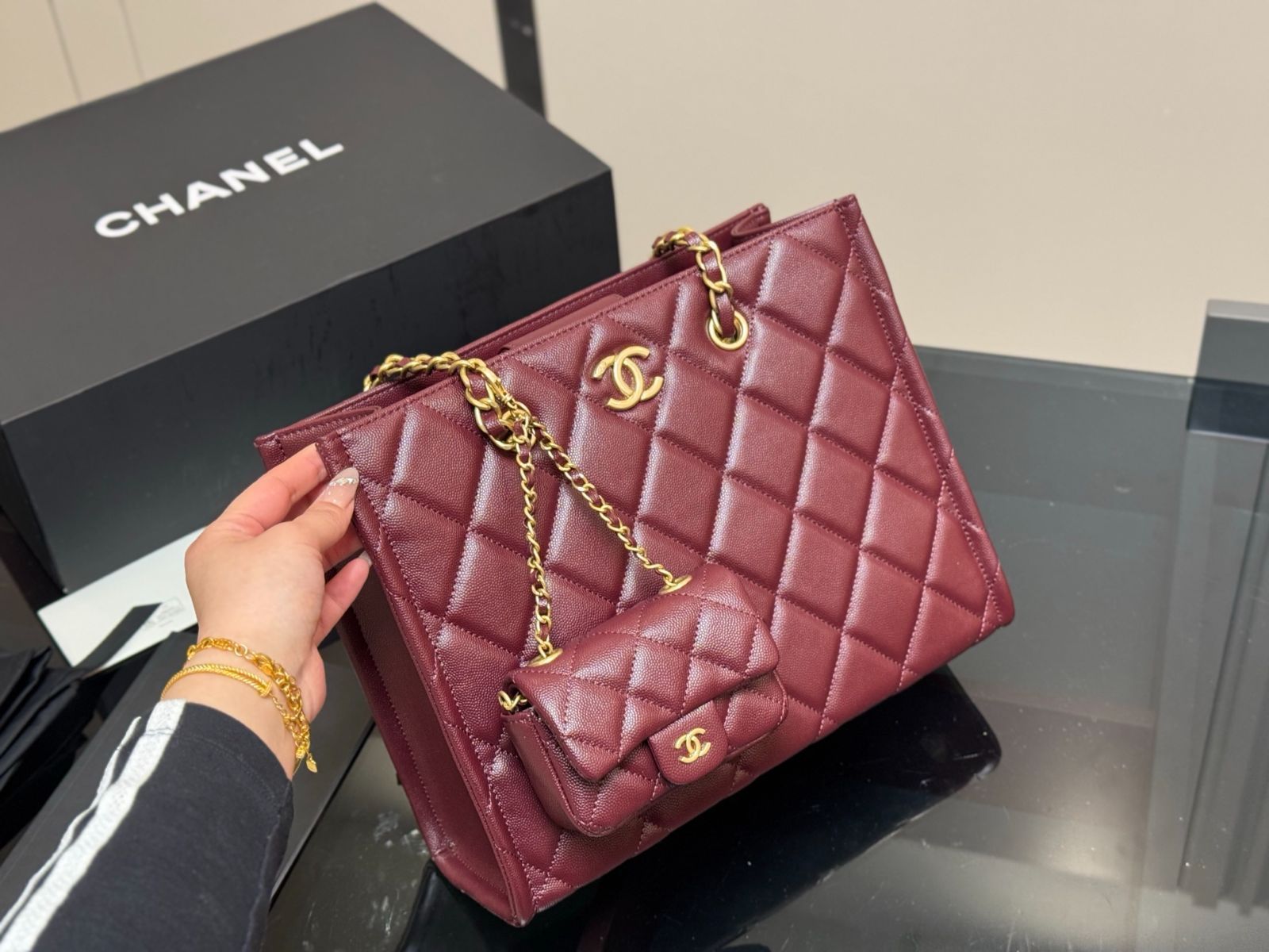 今日特価】Chanel Tote Shopping Bag チャネル トート
