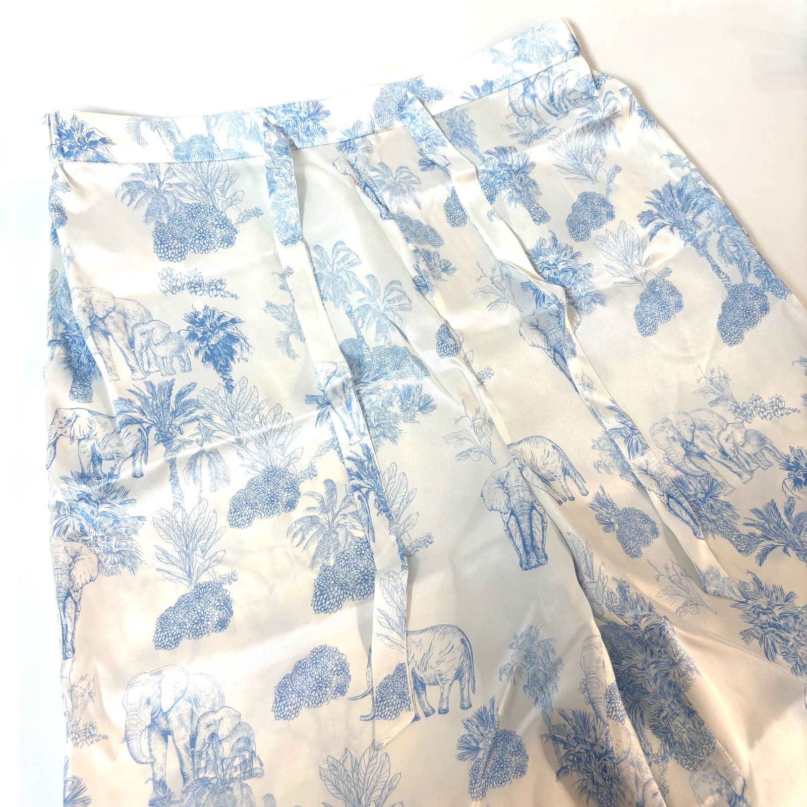 ◼️LILY SILK◼️ 新品タグ付き✨ ラ テラ・プリントシリーズ 長袖長