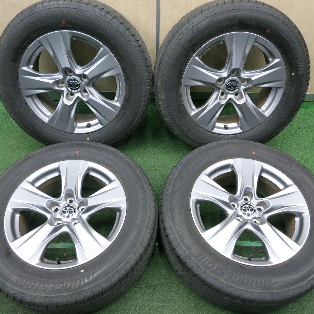 バリ溝 RAV4 タイヤ 純正アルミホイール 18インチ 4本 バリ溝 RAV4 タイヤ 純正アルミホイール 18インチ 4本