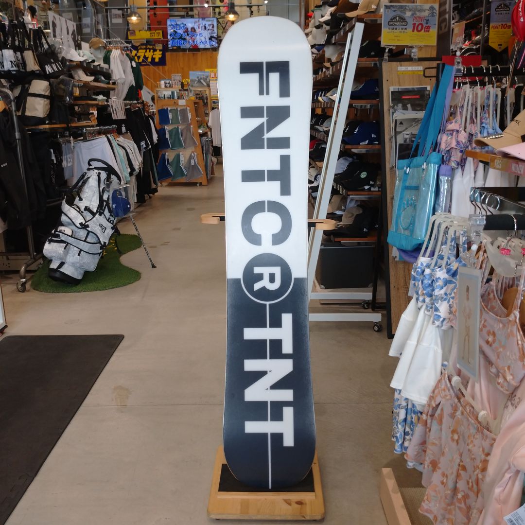 USE1000【ムラスポ公式】FNTC エフエヌティーシー TNT R 147cm 23-24