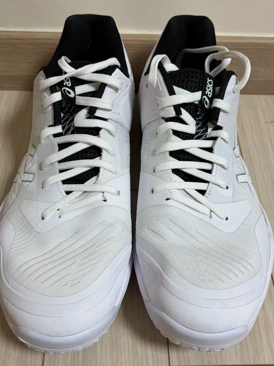 白 バレーボールシューズ