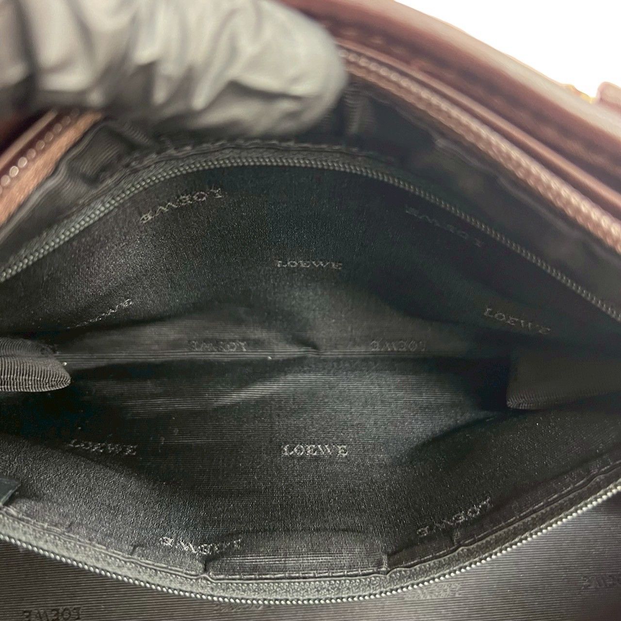 ⚫専用になります【極美品】LOEWE アマソナ28 ハンドバッグ ※鍵欠品 極 美品 カデナ 鍵付き LOEWE ロエベ アマソナ 28 アナグラム