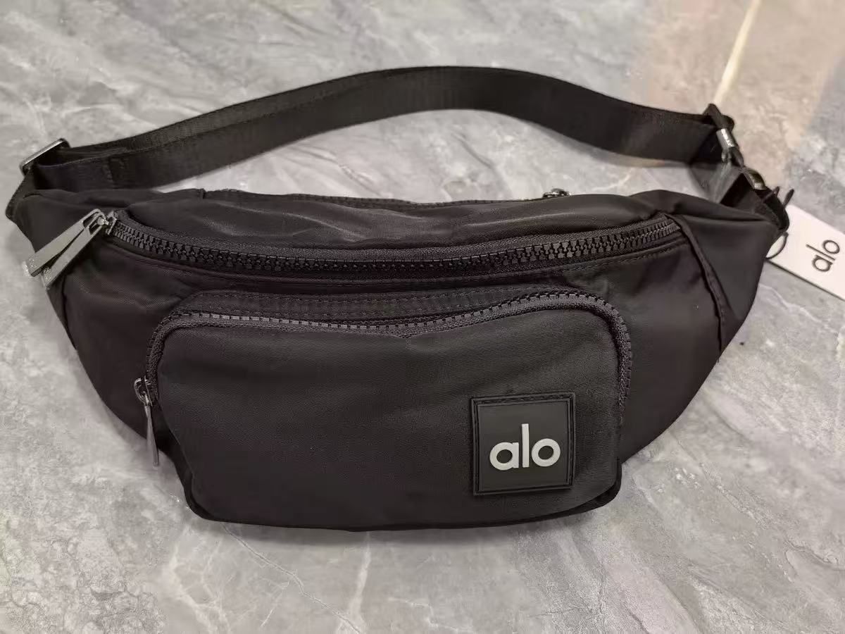 Alo Yoga アロー ヨガ ウエストバッグ Alo Yoga アロー ヨガ ウエストバッグ コンパクト 軽量 丈夫