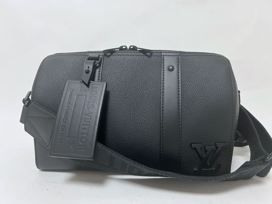 LOUIS VUITTON ルイヴィトン アエログラムレザー シティ・キーポル