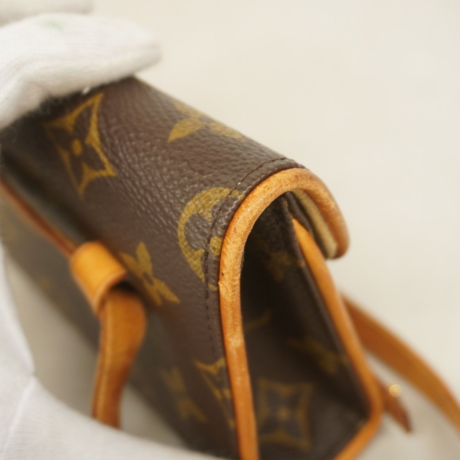 BOTTEGA VENETA(ボッテガヴェネタ) ビジネスバッグ クラシックピロー  