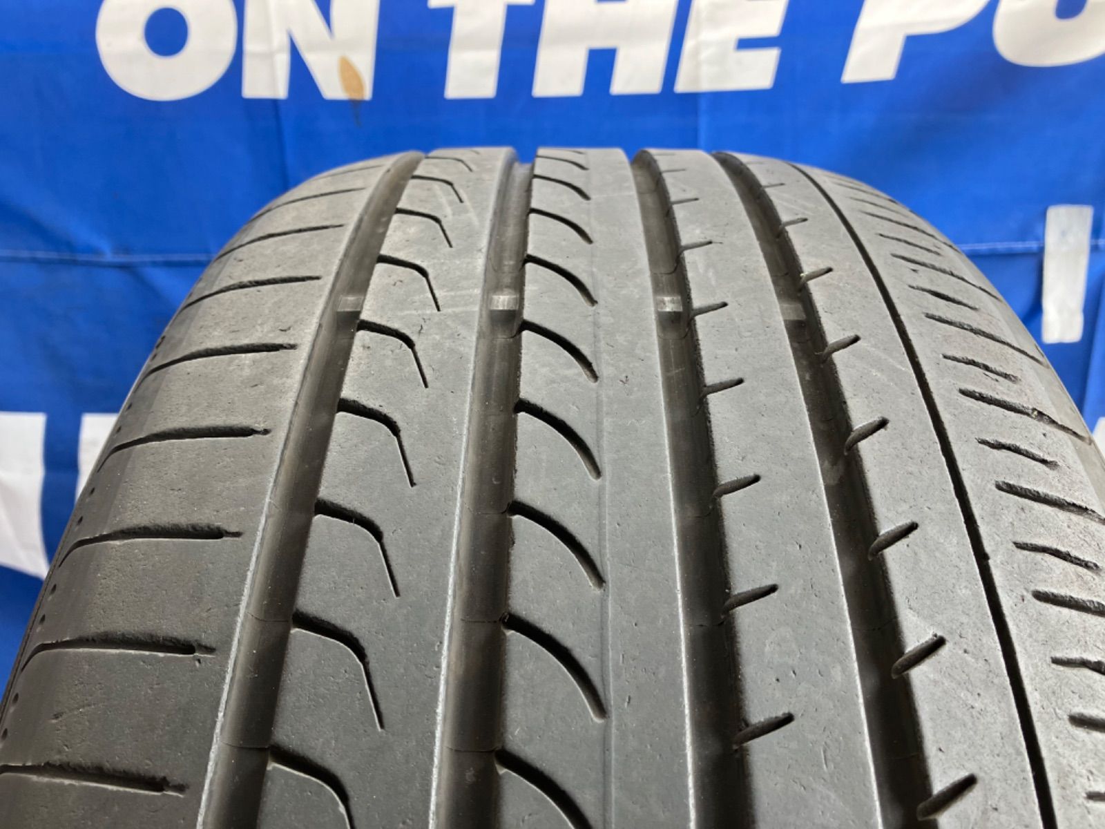 245/40R20 ヨコハマ ブルーアース RV-02 中古タイヤ1本 - メルカリ