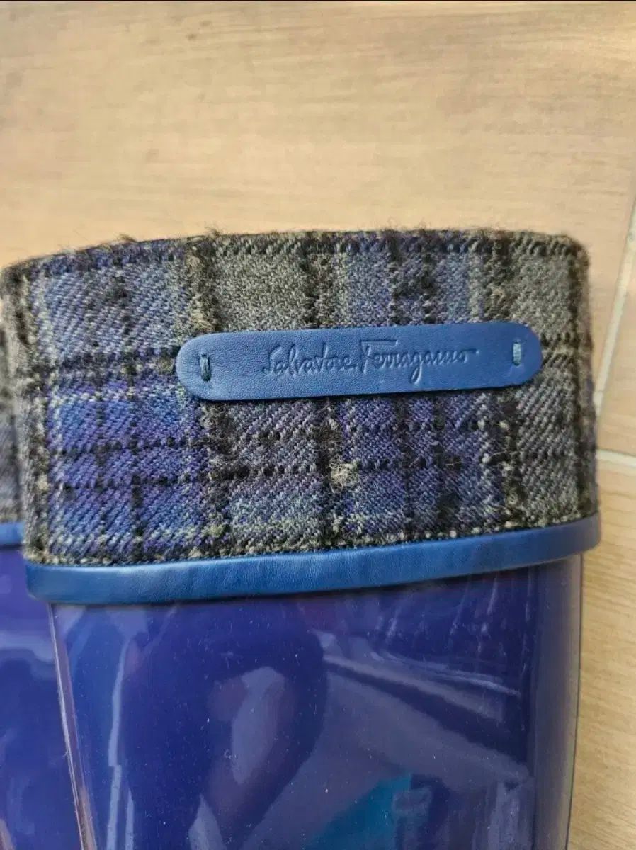 FERRAGAMO フェラガモ チェック 塔 バンディング ブルー ロング レインブーツ