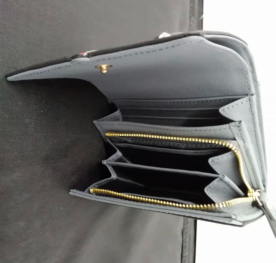【新品未使用】ミッキーマウス 二つ折り財布　アコモデ Accommode ミッキーマウス 財布