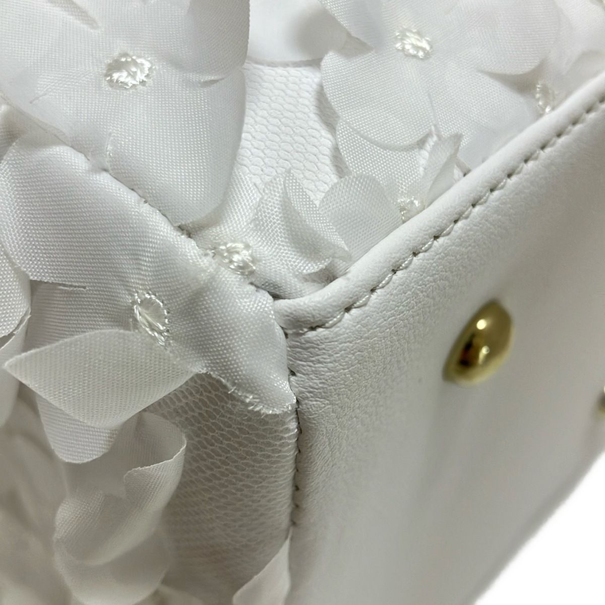 Bibiy.(ビビィ) ハンドバッグ B. FLORET BOX BAG 白 フラワー(花