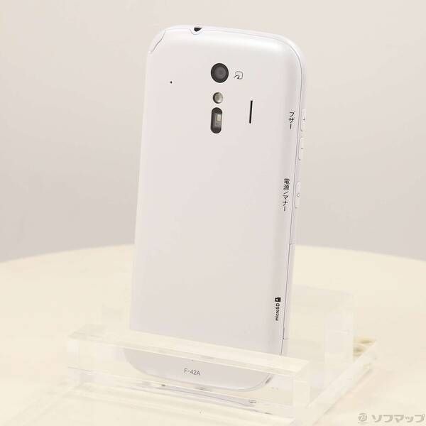 中古品〕 らくらくスマートフォン 32GB ホワイト F-42A docomo