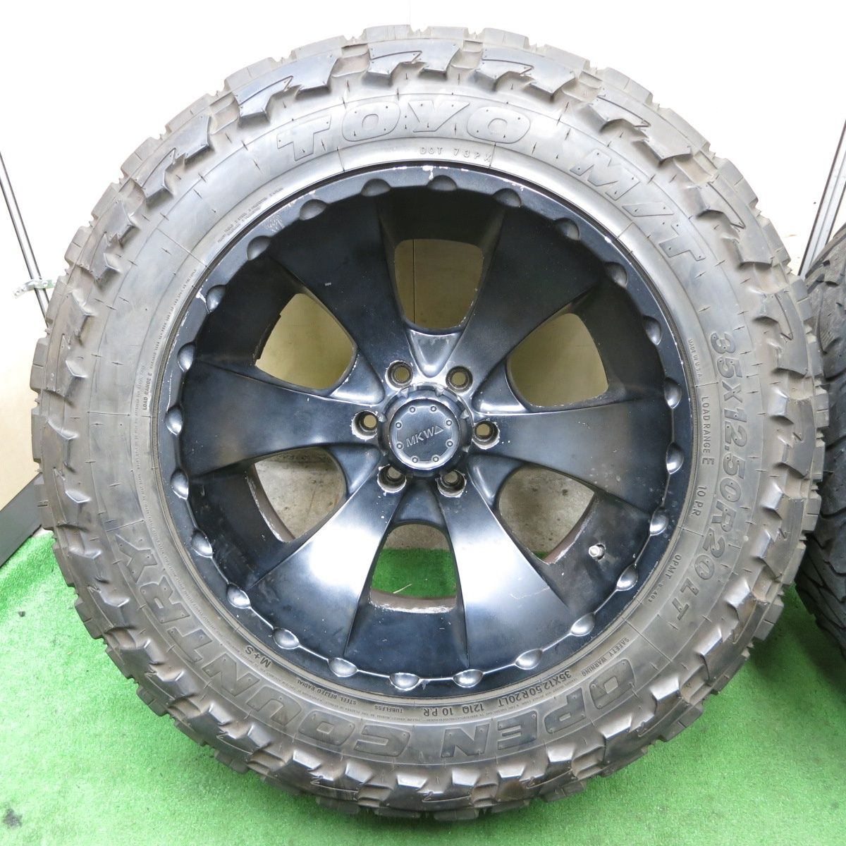 バリ溝 22年 9.5分 MKW M-19 35×12.50R20 コンフォーサー CF3000 トーヨー M T オープンカントリー 20インチ PCD139.7 6H 5091001ナノ