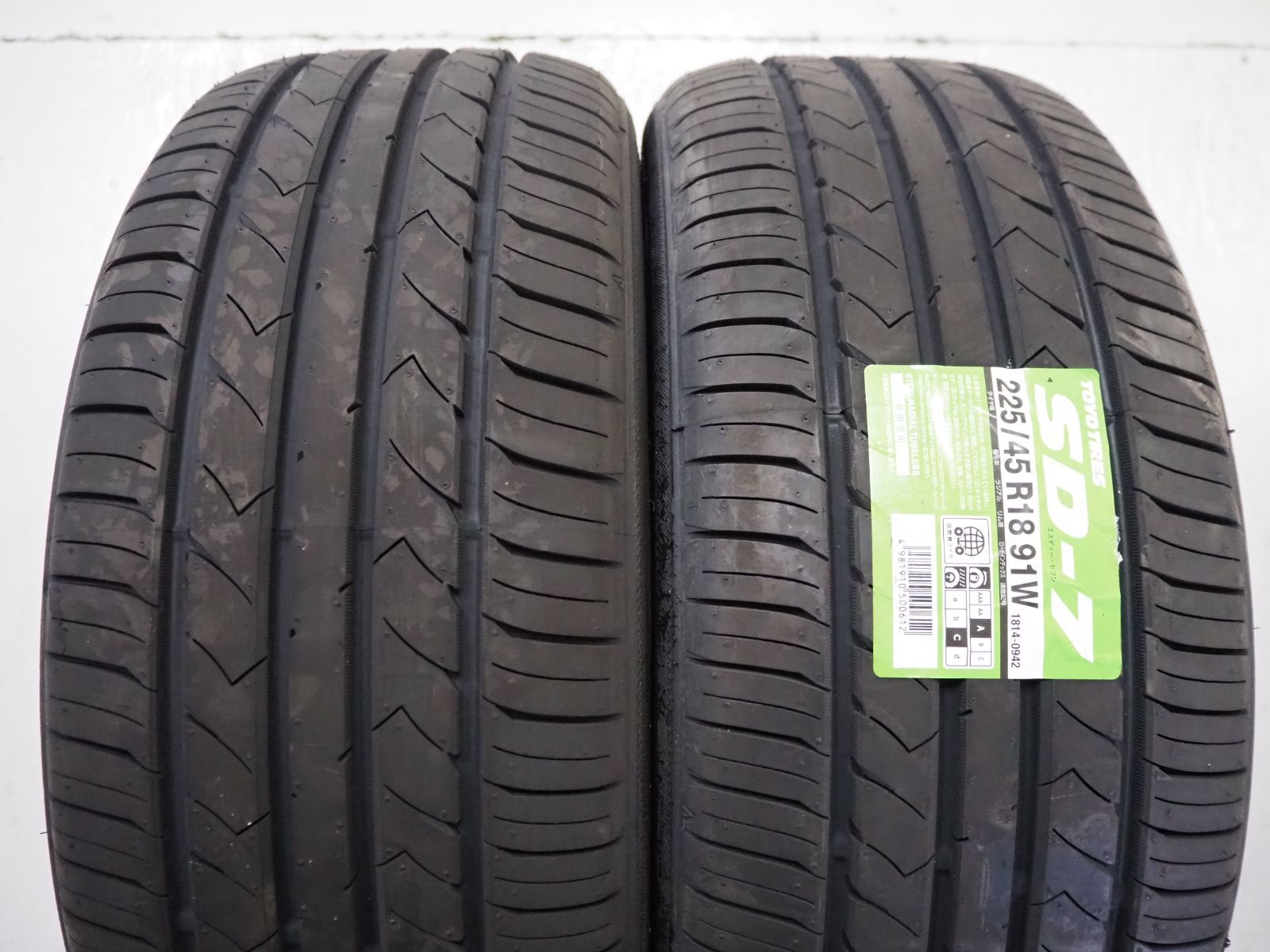 カスタムサイズ 要オーバーフェンダー 深リム コンケイブ VALOR DCR 18inch 9.0J 6H139.7 +20 TOYO SD-7  225/45R18 200系ハイエース