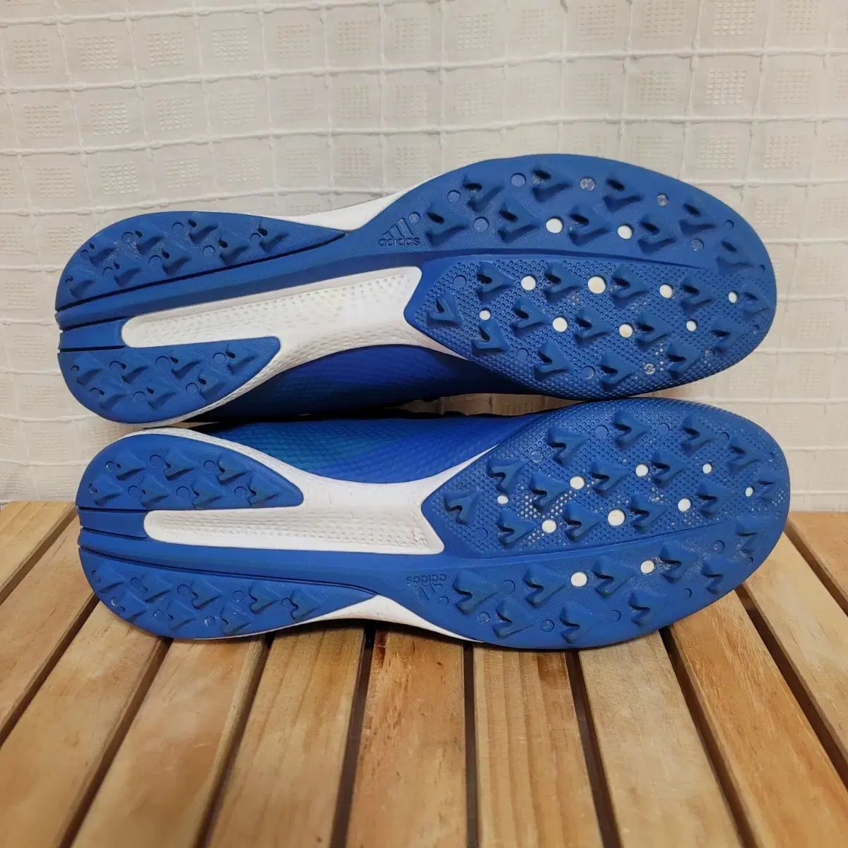 3 255