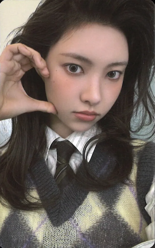 Yunah - bomb Album PC photocard photocard