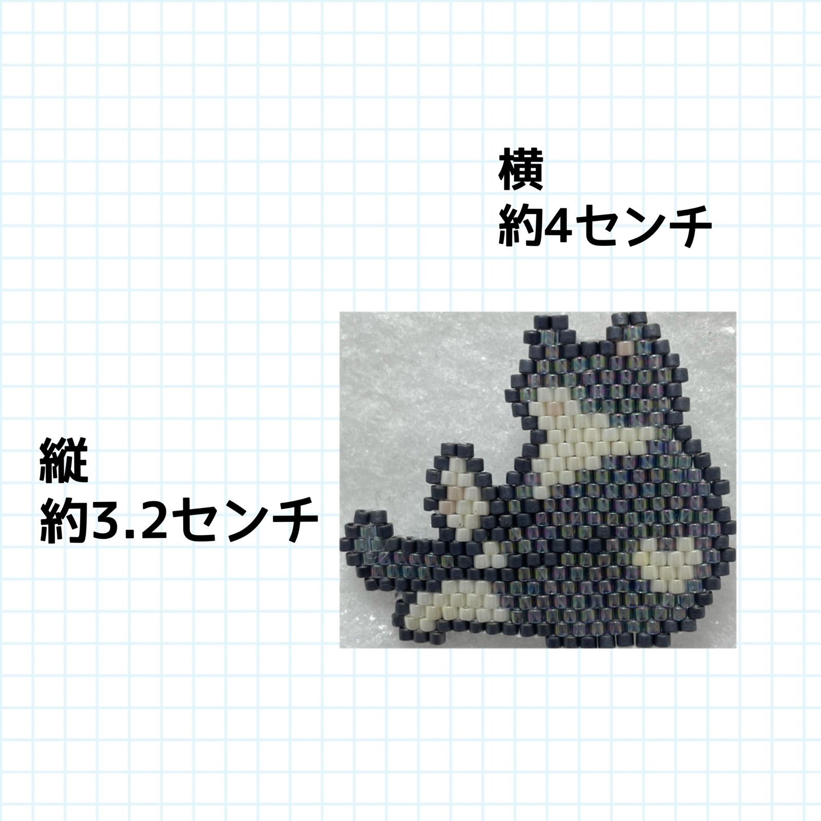 ハチワレ猫グレーのお座りブローチ