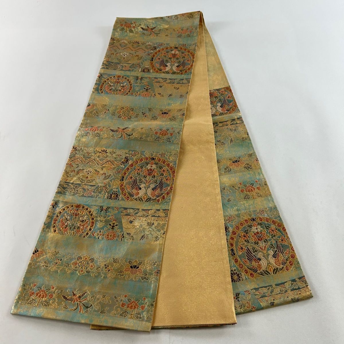 袋帯 秀品 正倉院 向かい鳥 草花 刺繍 金糸 薄緑 六通 正絹 袋帯 秀品 正倉院 向かい鳥 草花 刺繍 金糸 薄緑 六通 正絹