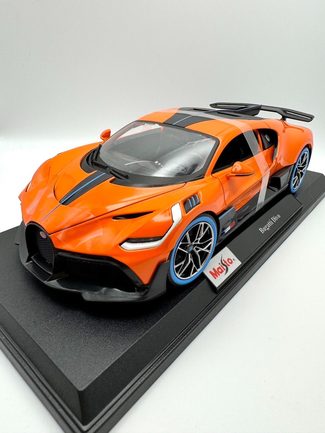 Maisto 1/18 Bugatti Divo オレンジ/ブラック マイスト