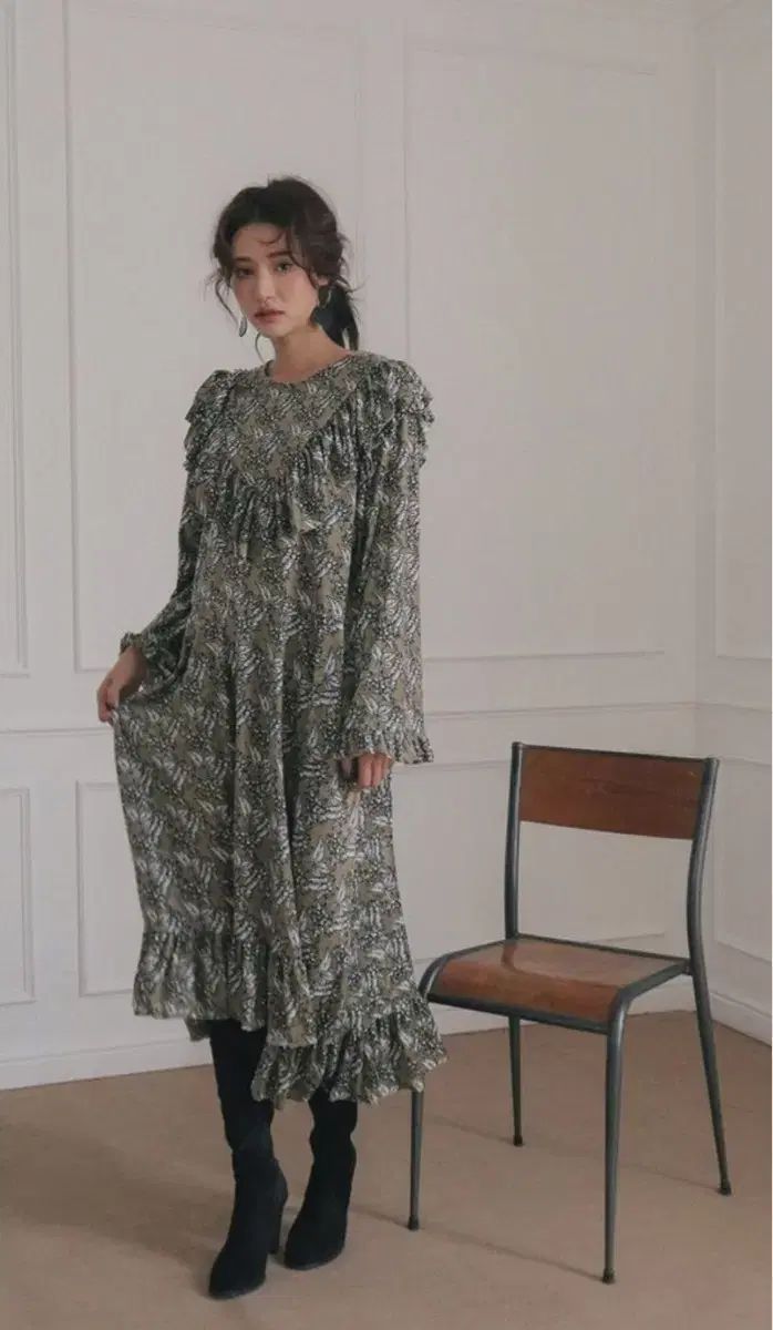 楽天市場】花柄エプロンフリルの通販 フリルたくし上げ付き花柄