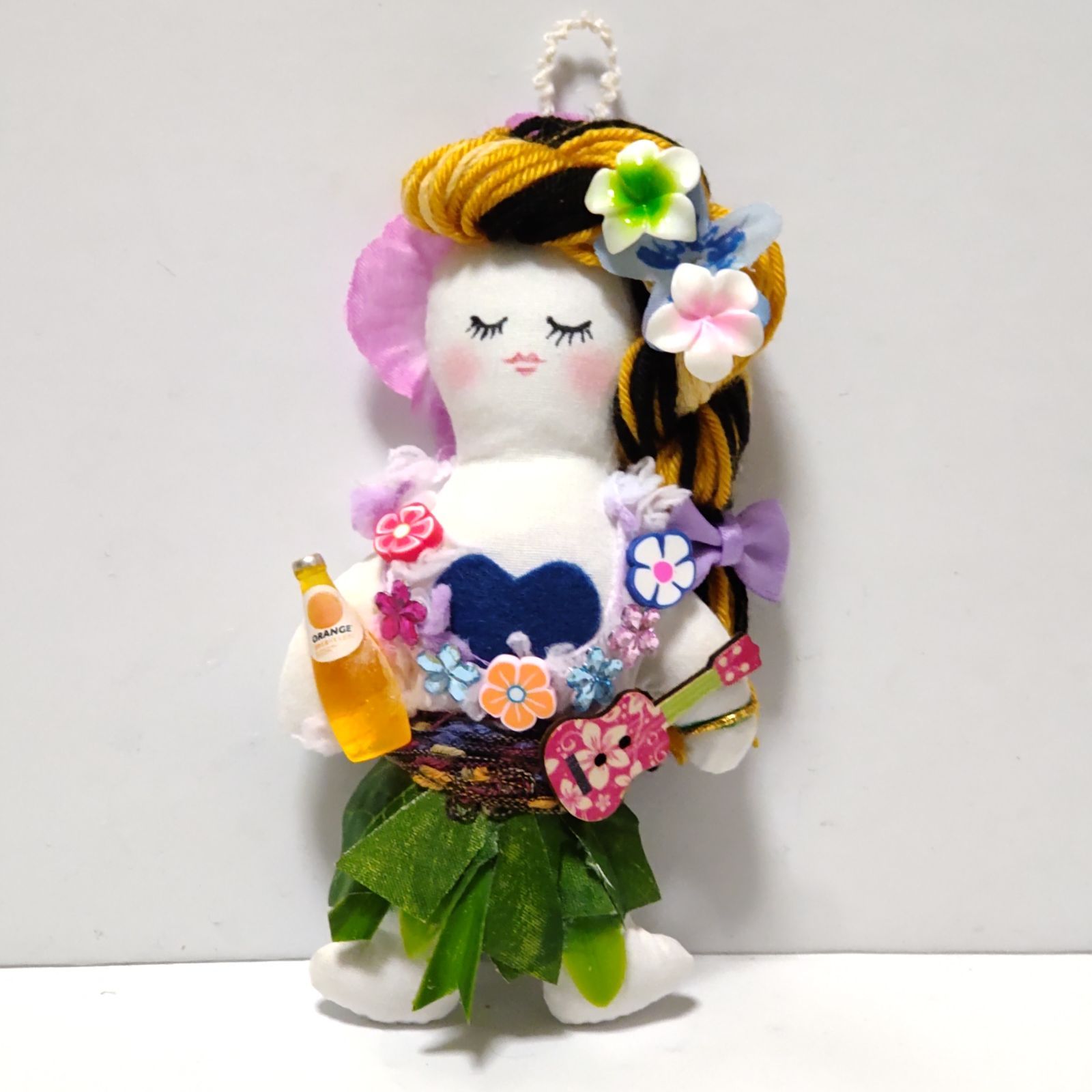 ハワイアンウクレレを持つ女性像 置物