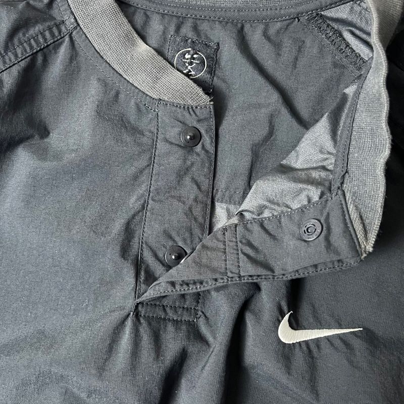NIKE GOLF スウォッシュ ロゴ 刺繍 ヘンリーネック プルオーバー 