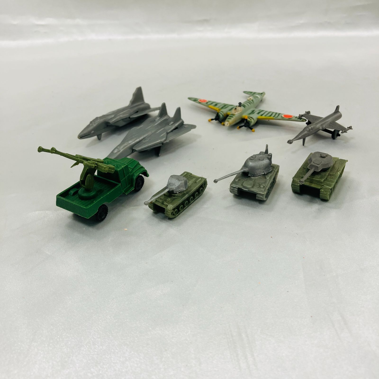プラモデルセット 多様な戦闘機と戦車 【公式通販】