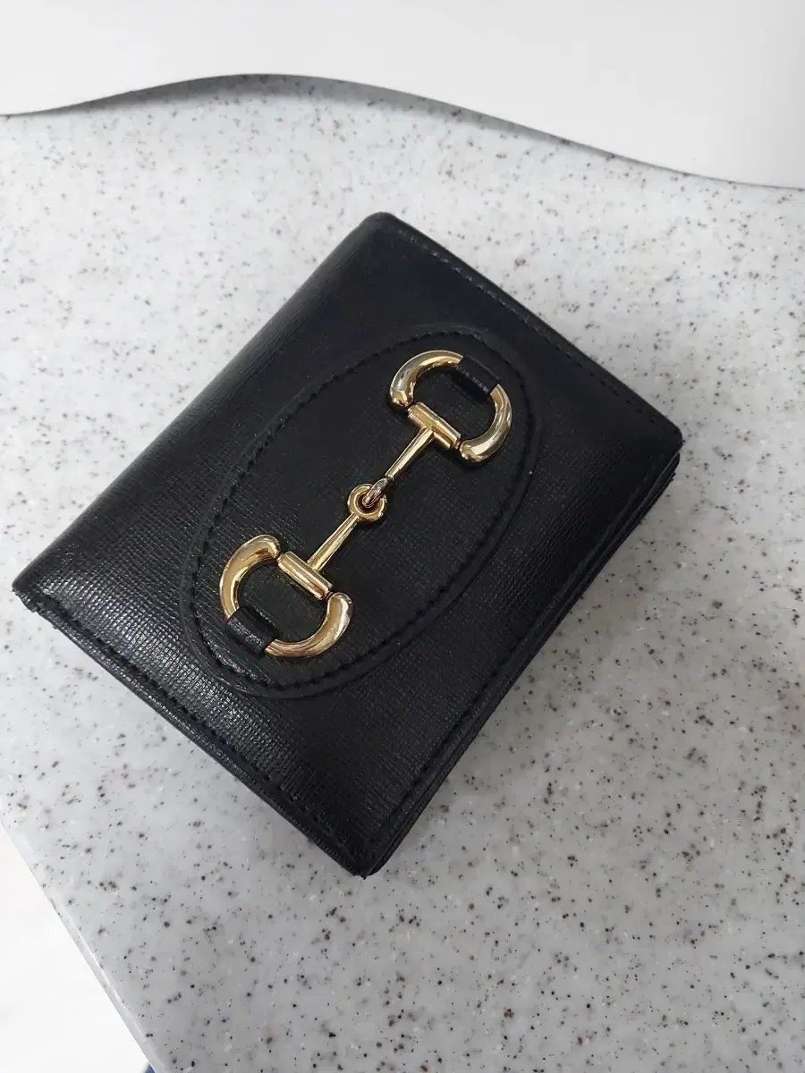 グッチ 正規品 ブラック ゴールド 装飾 二つ折り財布