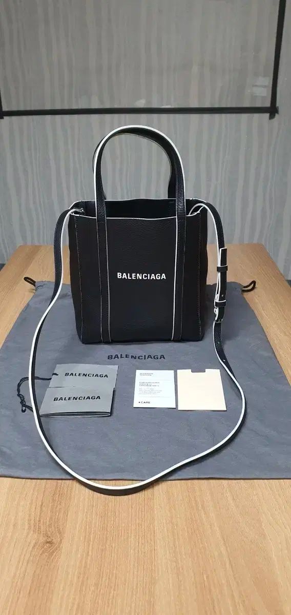 BALENCIAGA(バレンシアガ) エブリデイ xxs クロスボディバッグ BALENCIAGA(バレンシアガ) エブリデイ xxs クロスボディバッグ