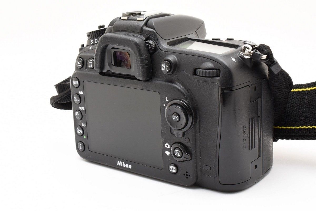 D7100