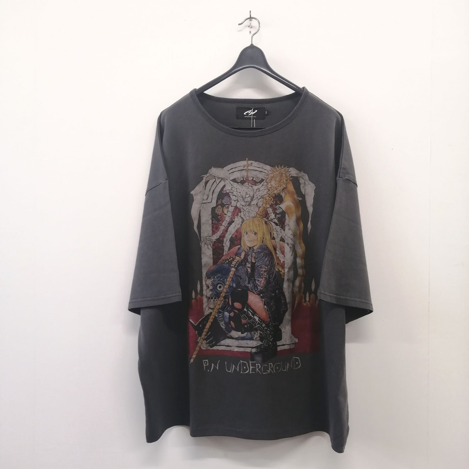 新作】【UNDERGROUND／アンダーグラウンド・ミサTEE（グレー