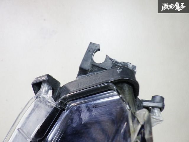 [ジャンク品] プリウス ZVW50 ZVW51 R1年 ヘッドライト 助手席側 ジャンク品] プリウス ZVW50 ZVW51 R1年 ヘッドライト 助手席側