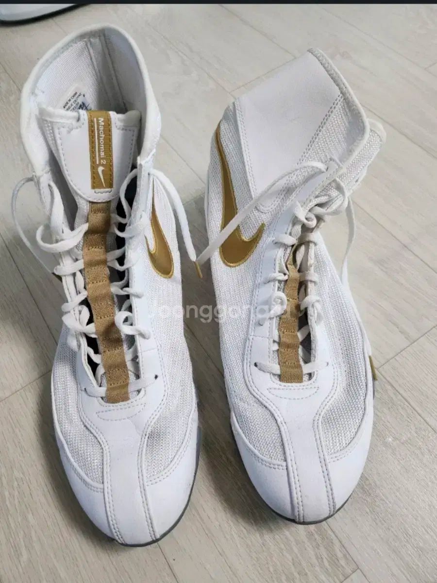 NIKE ボクシングシューズ ホワイト/ゴールド