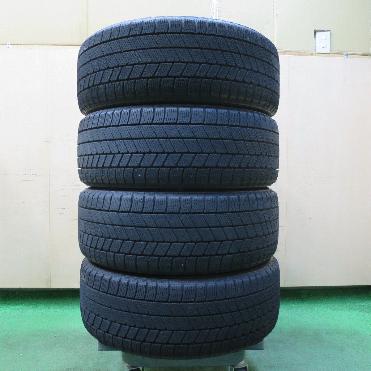 ブリヂストン スタッドレスタイヤ 215/45R17 VRX3 バリ溝 バリ溝！21年！キレイ！9.5分☆プリウス 等 215/45R17