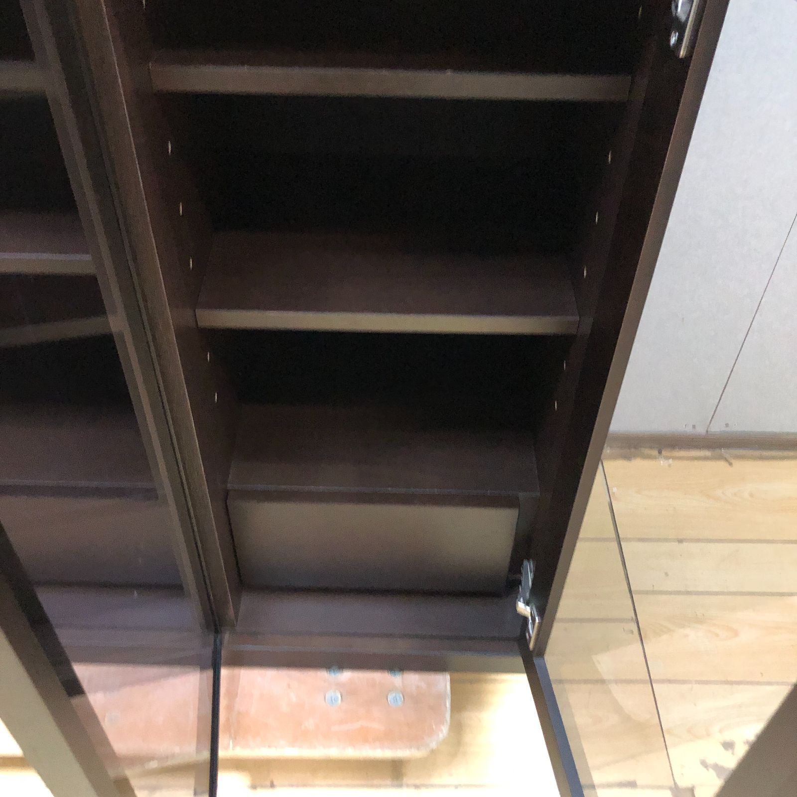 ダークブラウン