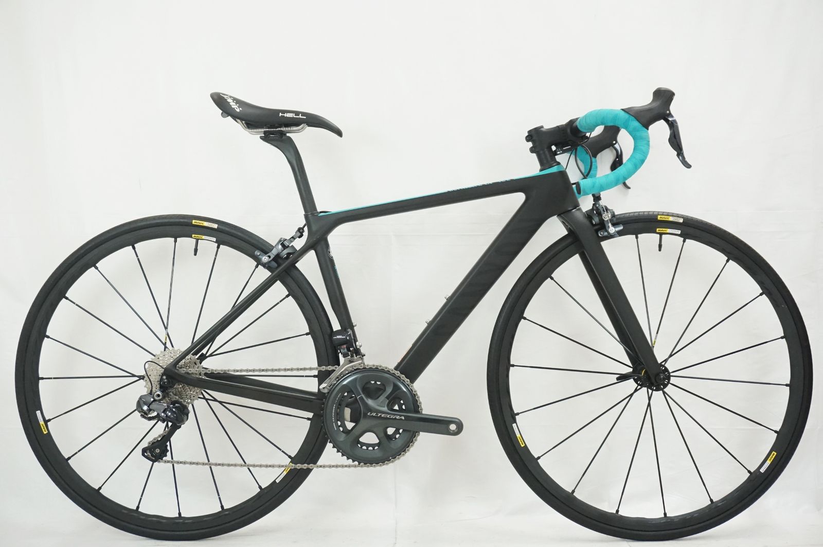 Bianchi Oltre XR3ロードバイク カーボン　ビアンキグローブ付き Bianchi Oltre XR3ロードバイク カーボンビアンキグローブ付き