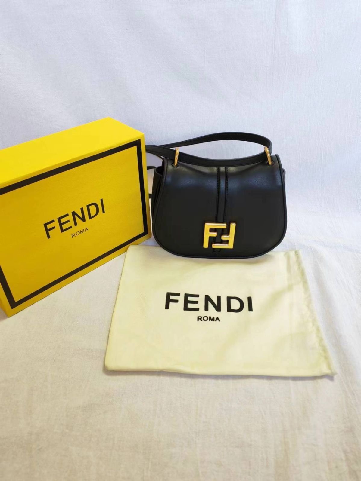 FENDI フェンディ カモン スモール ショルダーバッグ